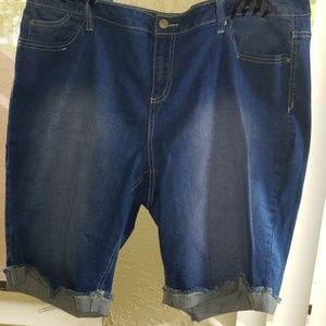 Plus size knee length short